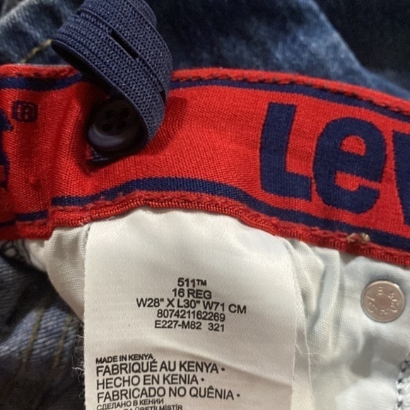 Levi Strauss  size 16 regular w 28. L30 like new  has adjustable waist - Picture 4 of 5